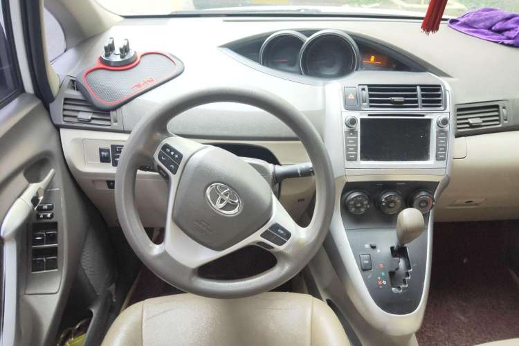 Used Toyota Verso 2015 180E CVT Crossover Edition Steering Wheel