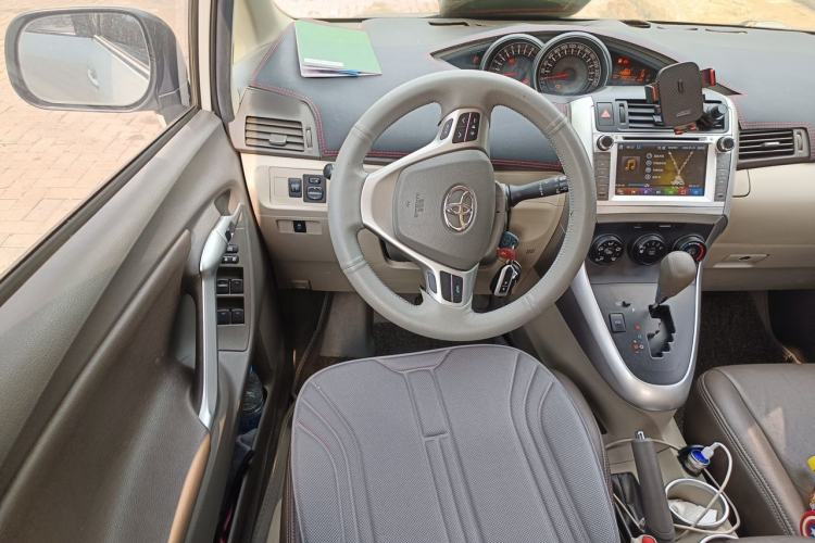 Used Toyota Verso 2015 180E CVT Crossover Edition Steering Wheel