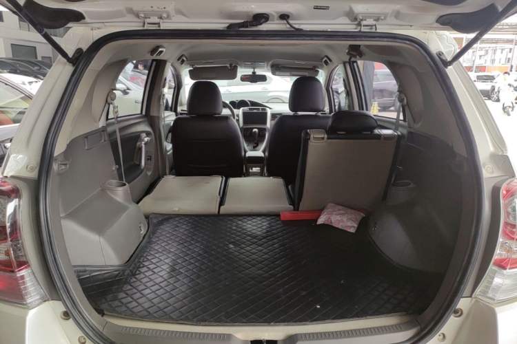 Used Toyota Verso 2015 180E CVT Crossover Edition Trunk
