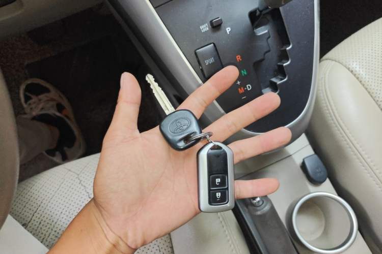 Used Toyota Verso 2015 180E CVT Crossover Edition Vehicle Key