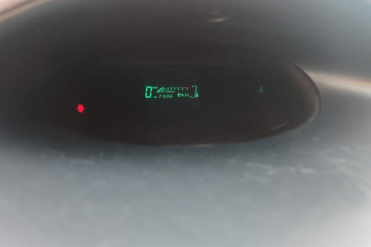 Used Toyota Vios 2004 1.5L GL-i AT Odometer Close Up
