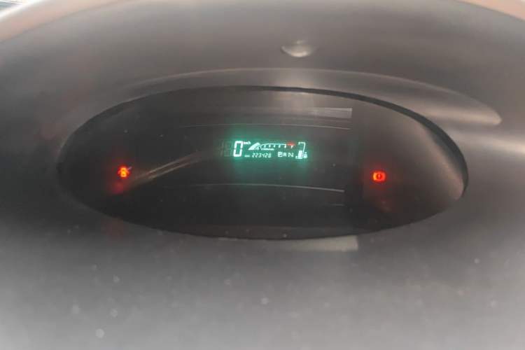 Used Toyota Vios 2005 1.5L GL-i AT Odometer Close Up