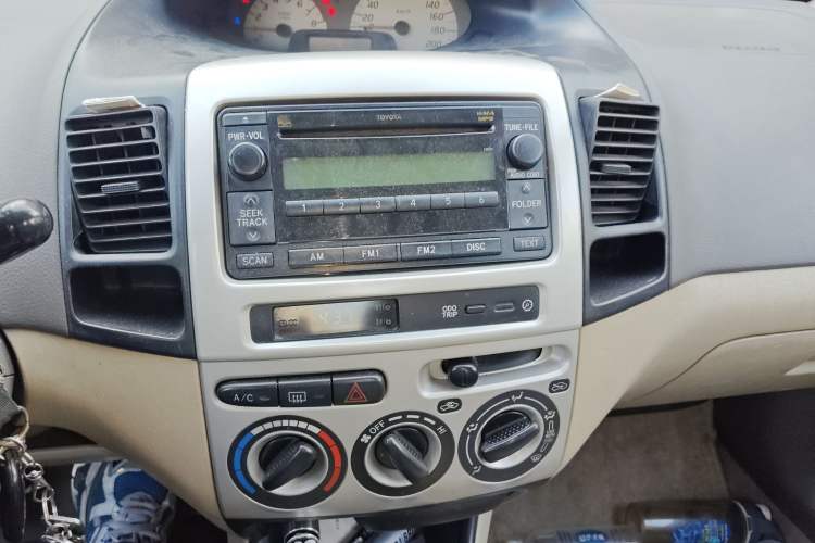 Used Toyota Vios 2006 1.3L GL Special Edition MT VVT-i Audio And AC Panel