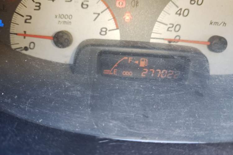 Used Toyota Vios 2006 1.3L GL Special Edition MT VVT-i Odometer Close Up