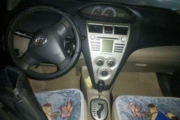 Used Toyota Vios 2008 1.3L GL-i AT Center Console