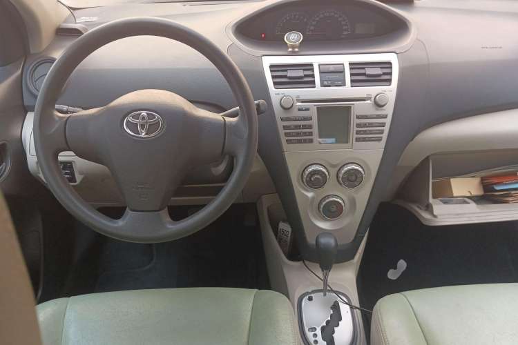 Used Toyota Vios 2008 1.6L GL-i Special Edition AT Center Console