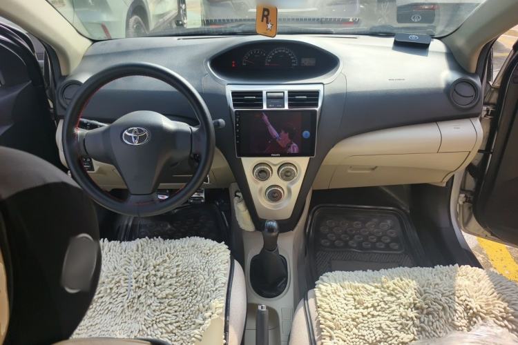 Used Toyota Vios 2008 1.6L GL-i Special Commemorative Edition MT Center Console