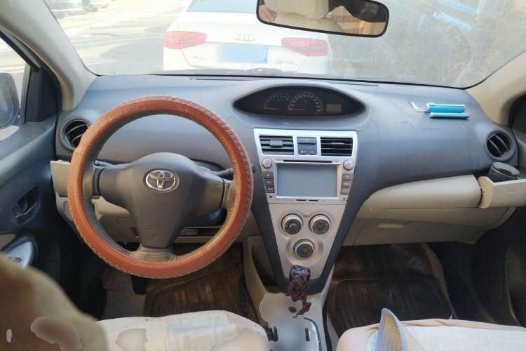 Used Toyota Vios 2008 1.6L GL-i Special Edition AT Center Console