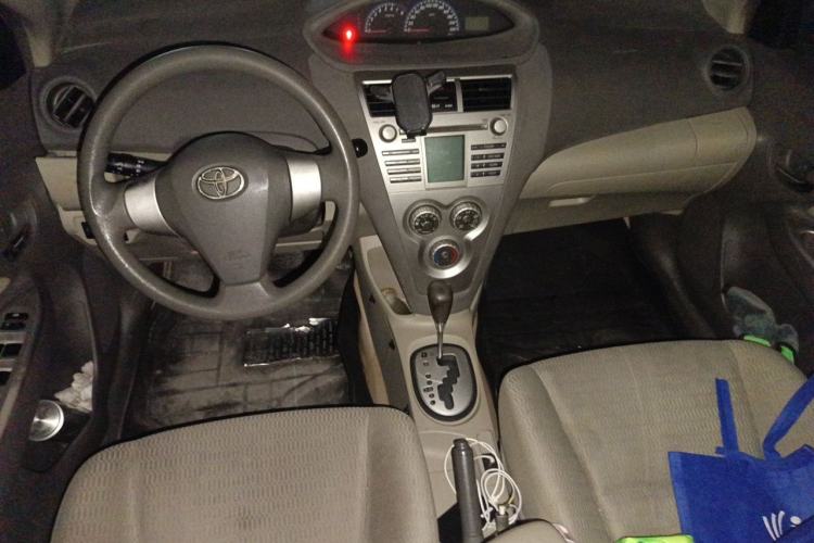 Used Toyota Vios 2010 1.3L GL-i Standard Edition MT Center Console