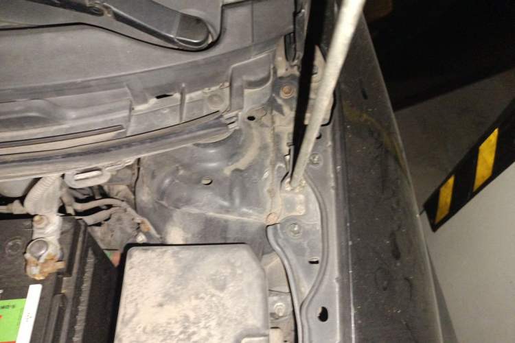 Used Toyota Vios 2010 1.3L GL-i Standard Edition MT Engine Bay Left