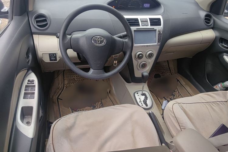 Used Toyota Vios 2010 1.6L GL-i AT Center Console
