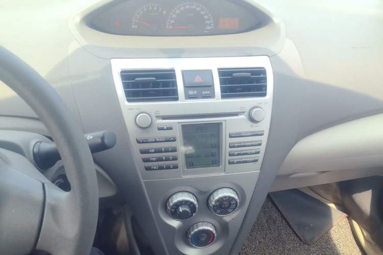 Used Toyota Vios 2010 1.3L GL-i Standard Edition MT Audio And AC Panel
