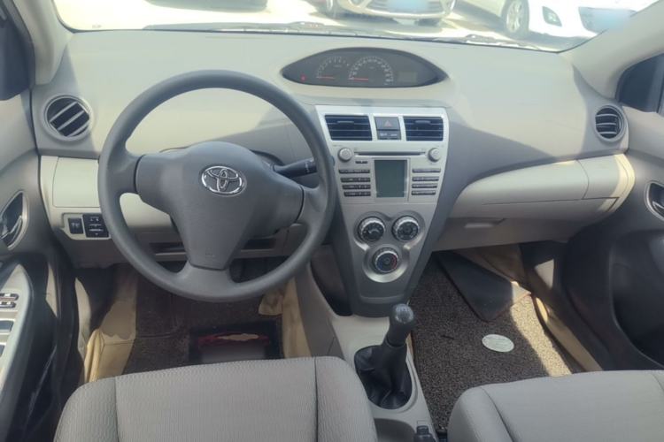 Used Toyota Vios 2010 1.3L GL-i Standard Edition MT Center Console