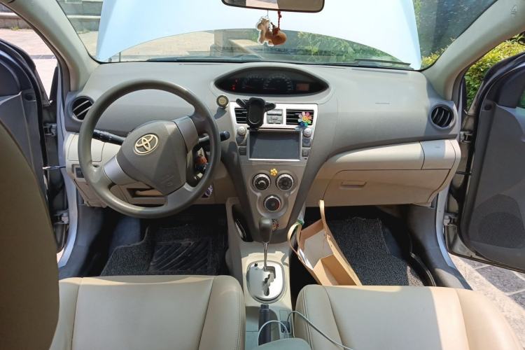 Used Toyota Vios 2010 1.6L GL-i AT Center Console