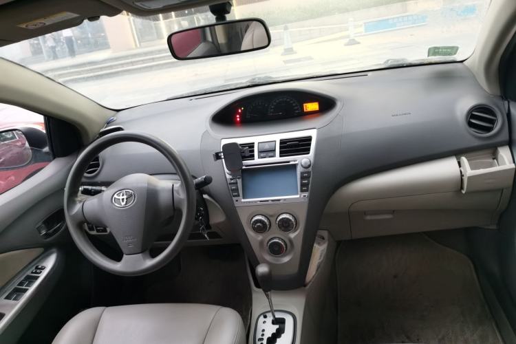 Used Toyota Vios 2010 1.3L GL-i AT Center Console
