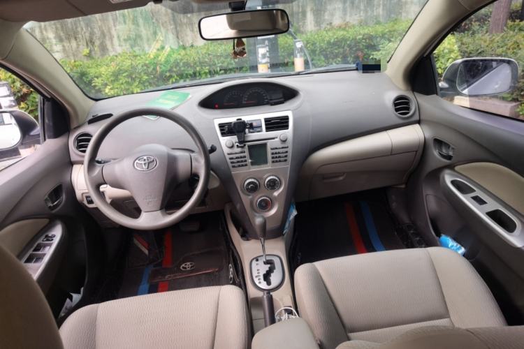 Used Toyota Vios 2010 1.3L GL-i AT Center Console