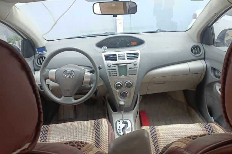 Used Toyota Vios 2010 1.6L GL-i AT Center Console