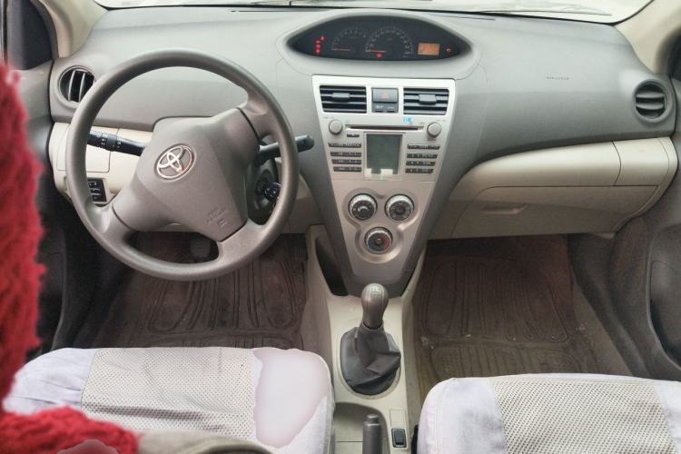 Used Toyota Vios 2010 1.3L GL-i MT Center Console