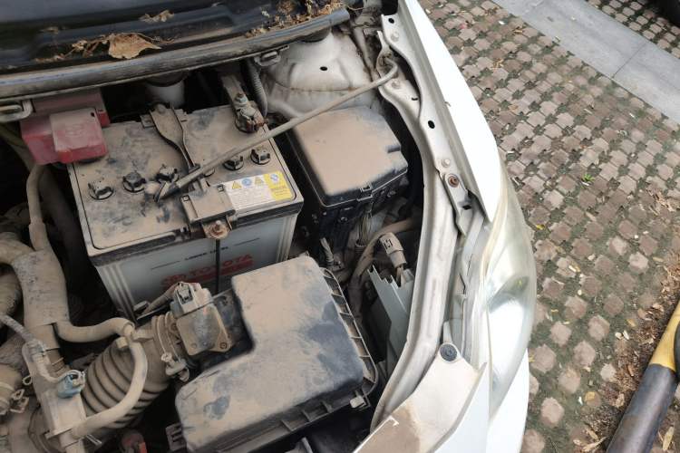 Used Toyota Vios 2010 1.3L GL-i AT Engine Bay Left