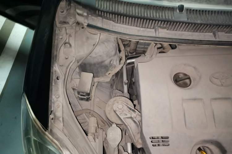 Used Toyota Vios 2011 1.6L GL-i Sunroof Edition MT Engine Bay Right