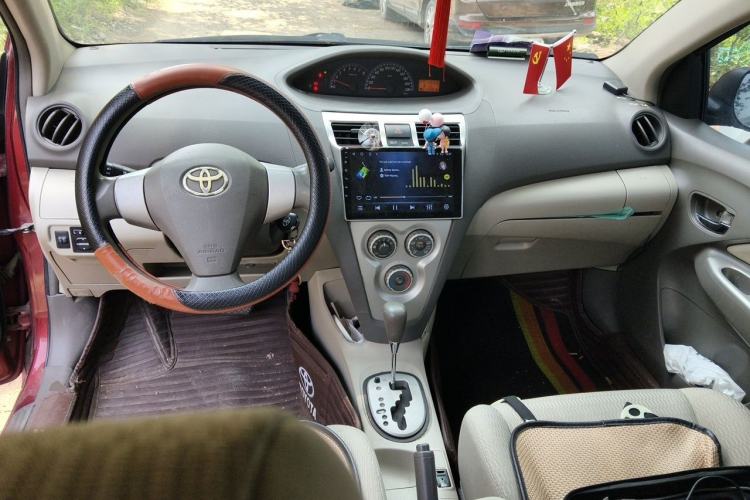 Used Toyota Vios 2011 1.6L GL-i Sunroof Version AT Center Console