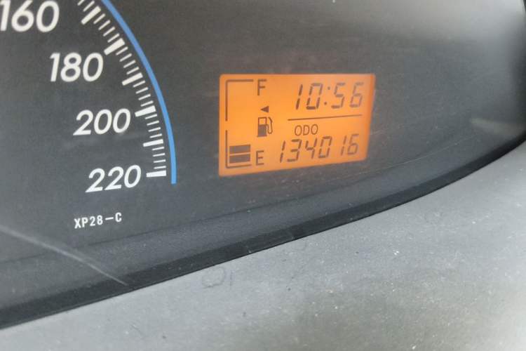 Used Toyota Vios 2011 1.6L GL-i Sunroof Version AT Odometer Close Up