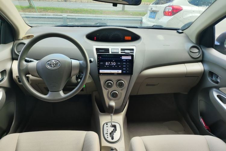 Used Toyota Vios 2011 1.6L GL-i Sunroof Version AT Center Console