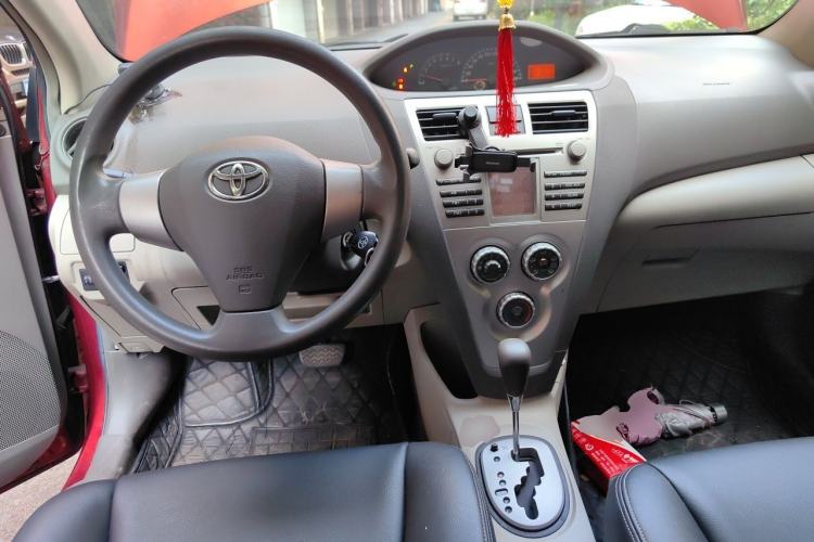 Used Toyota Vios 2011 1.6L GL-i Sunroof Version AT Center Console