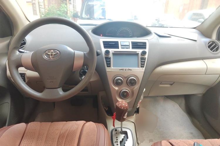 Used Toyota Vios 2011 1.6L GL-i Sunroof Version AT Center Console