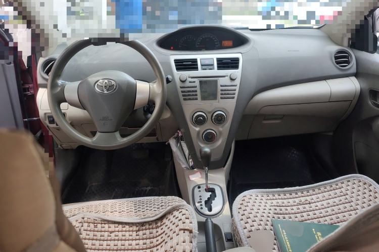 Used Toyota Vios 2011 1.6L GL-i Sunroof Version AT Center Console