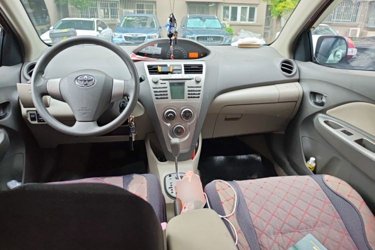 Used Toyota Vios 2011 1.6L GL-i Sunroof Version AT Center Console