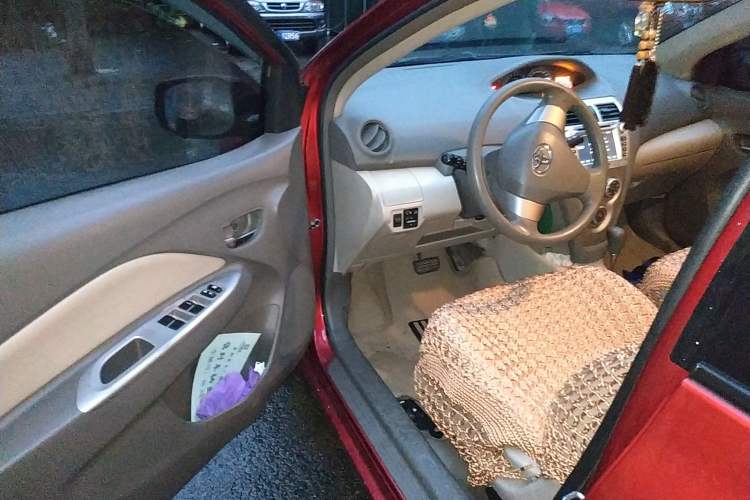 Used Toyota Vios 2011 1.6L GL-i Sunroof Version AT Driver Seat