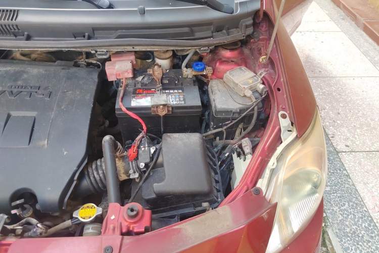 Used Toyota Vios 2011 1.6L GL-i Sunroof Version AT Engine Bay Left