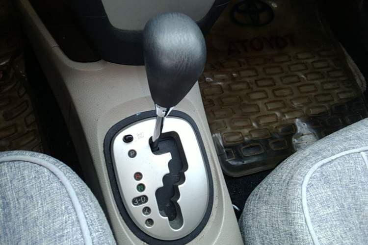 Used Toyota Vios 2011 1.6L GL-i Sunroof Version AT Gear Lever