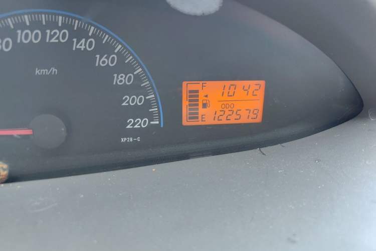 Used Toyota Vios 2011 1.6L GL-i Sunroof Version AT Odometer Close Up