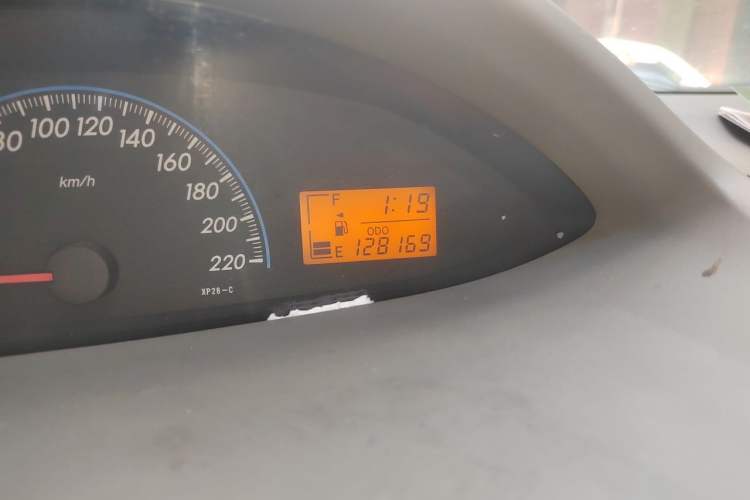 Used Toyota Vios 2011 1.6L GL-i Sunroof Version AT Odometer Close Up