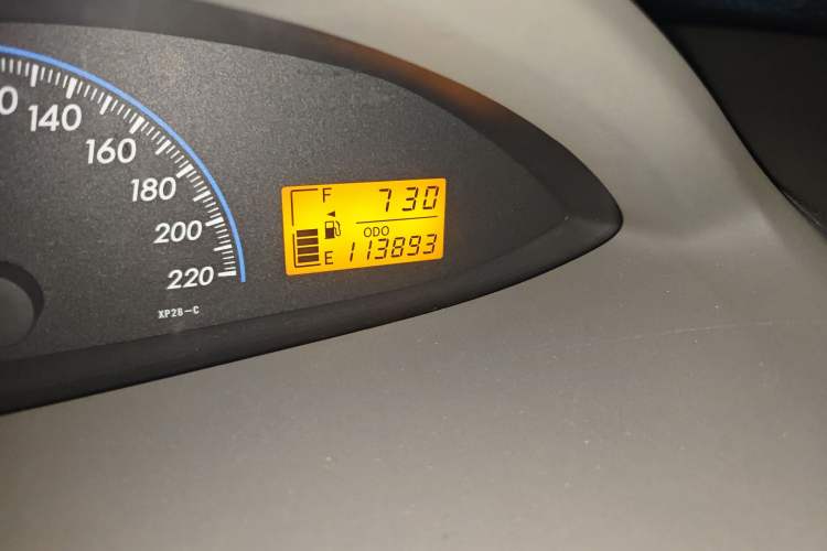Used Toyota Vios 2011 1.6L GL-i Sunroof Version AT Odometer Close Up