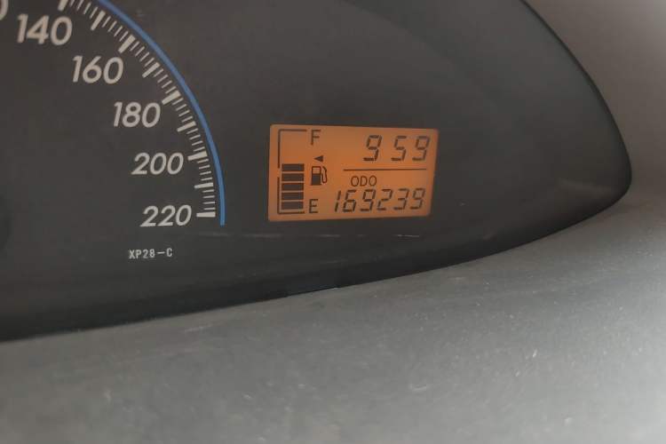 Used Toyota Vios 2011 1.6L GL-i Sunroof Version AT Odometer Close Up