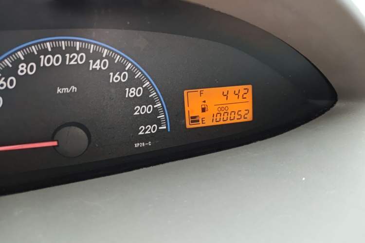 Used Toyota Vios 2011 1.6L GL-i Sunroof Version AT Odometer Close Up