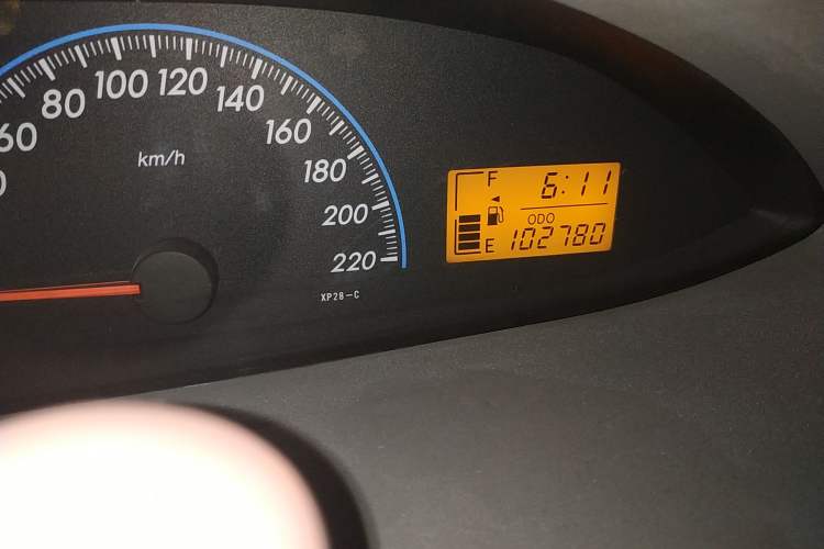 Used Toyota Vios 2011 1.6L GL-i Sunroof Version AT Odometer Close Up