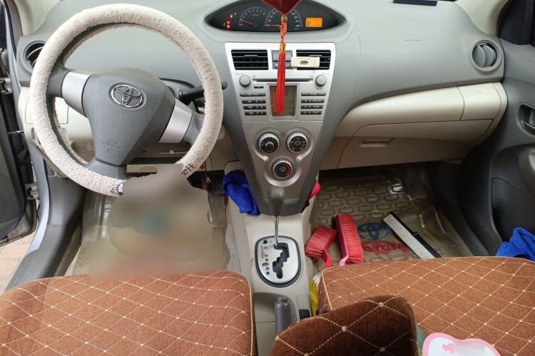 Used Toyota Vios 2011 1.6L GL-i Sunroof Version AT Center Console