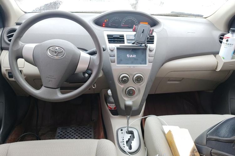 Used Toyota Vios 2011 1.6L GL-i Sunroof Version AT Center Console