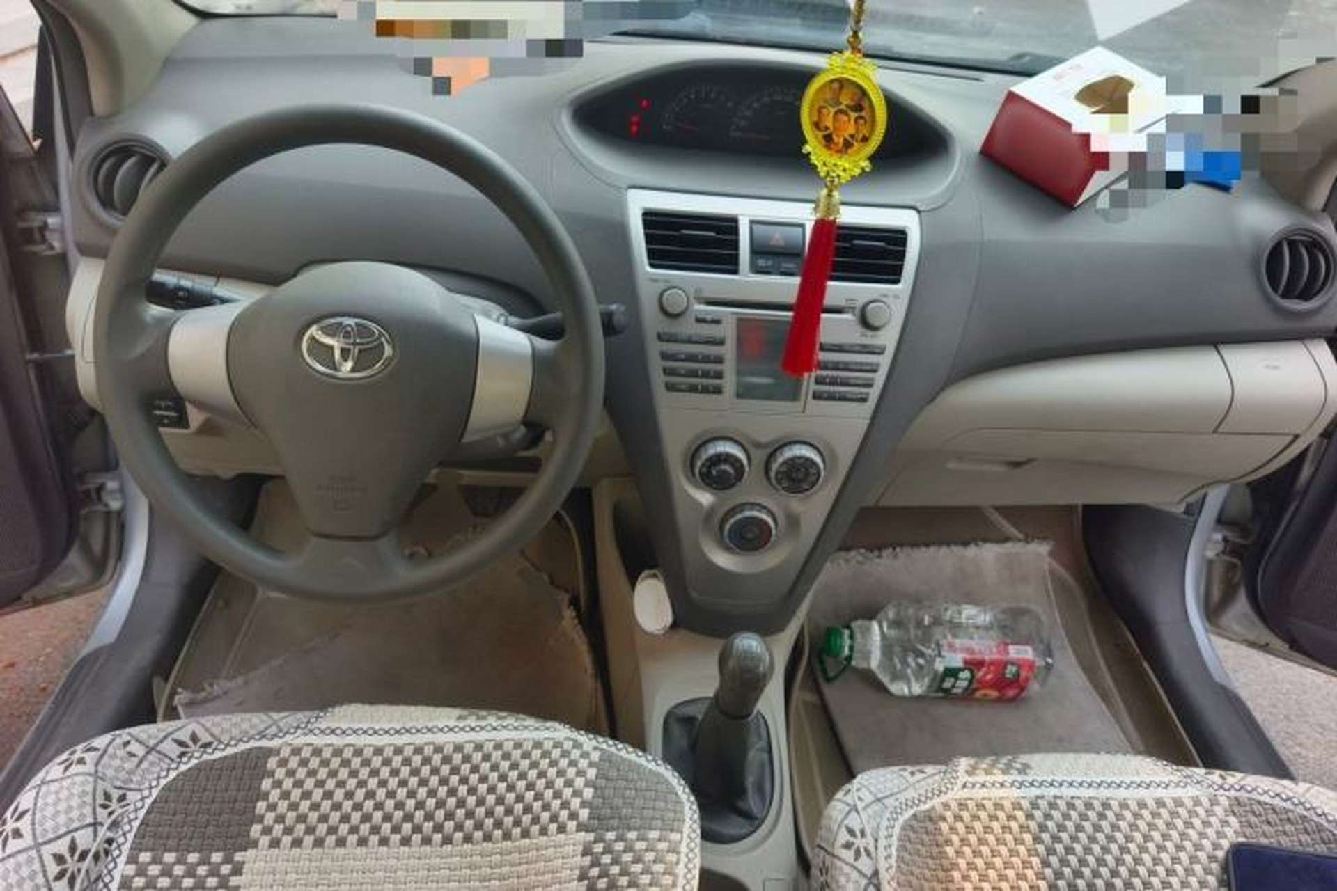 Used Toyota Vios 2011 1.6L GL-i Sunroof Edition MT Center Console