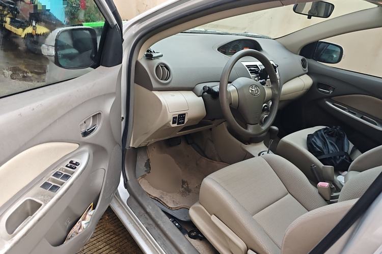 Used Toyota Vios 2011 1.6L GL-i Sunroof Version AT Interior 3