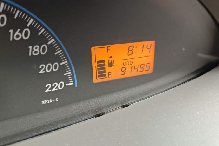 Used Toyota Vios 2011 1.6L GL-i Sunroof Version AT Odometer Close Up