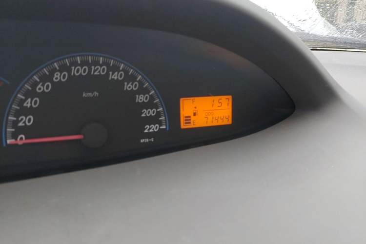 Used Toyota Vios 2011 1.6L GL-i Sunroof Version AT Odometer Close Up