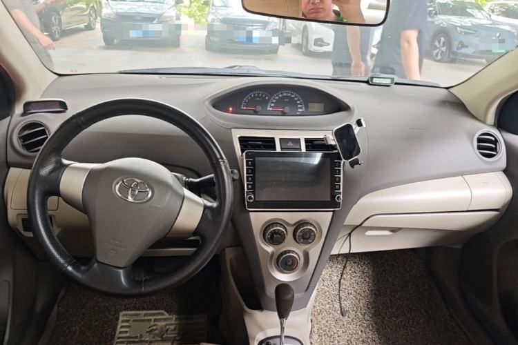 Used Toyota Vios 2011 1.6L GL-i Sunroof Version AT Center Console