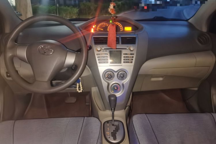 Used Toyota Vios 2011 1.6L GL-i Sunroof Version AT Center Console