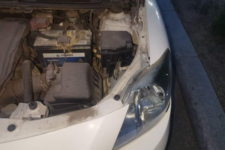 Used Toyota Vios 2011 1.6L GL-i Sunroof Version AT Engine Bay Left