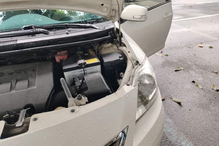 Used Toyota Vios 2011 1.6L GL-i Sunroof Version AT Engine Bay Left
